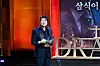 Actor Song Kang-ho receives the Seoul International Drama Awards' Best Actor Award for the International Competition category during its ceremony held at KBS Hall in Yeouido, western Seoul, on Wednesday. [SEOUL INTERNATIONAL DRAMA AWARDS]