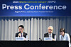 Deputy Minister for Energy Policy Lee Ho-hyeon, left, and Fatih Birol, center, executive director of the International Energy Agency, hold a joint press conference at the 2025 World Climate Industry Expo in Busan on Aug. 27. [YONHAP]
