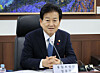 Minister of Unification Chung Dong-young speaks at a meeting between ministry officials, the Seoul Metropolitan Office of Education and civic groups at the government complex in Jongno District, Seoul on Jan. 27. [YONHAP]