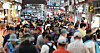 Shoppers browse for groceries at a traditional market in Seoul on Sept. 2. [NEWS1]