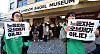 Green Party members hold placards during a party address on the death of a London Bagel Museum worker outside the chain’s Anguk branch in Jongno District, central Seoul, on Nov. 3. [YONHAP]