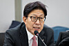 Busan Mayor Park Heong-joon delivers welcoming remarks at a National Assembly relay seminar at the National Assembly in Yeouido, western Seoul, on Nov. 19. [NEWS1]