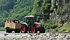 Culture Minister Yu In-chon and press ride a tractor through the Nakdong River on the way to Menge Village in Andong, North Geyongsang, on Thursday [MINISTRY OF CULTURE, SPORTS AND TOURISM]