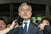 Former Democratic Party Rep. Choe Kang-wook delivers a speech following the final verdict on his case by the Supreme Court in Seoul on Monday. [YONHAP]