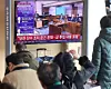 People watch a news broadcast of the court hearing for former Minister of Interior and Safety Lee Sang-min at Seoul Station in Yongsan District, central Seoul, on Feb. 12. [YONHAP]
