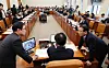 Representatives from the liberal Democratic Party and conservative People Power Party discuss the so-called K-chips Act at the National Assembly in western Seoul on Feb. 18. [YONHAP]