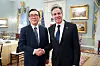 South Korean Foreign Minister Cho Tae-yul, left, shakes hands with United States Secretary of State Antony Blinken at the State Department in Washington on Wednesday. [MINISTRY OF FOREIGN AFFAIRS]