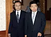 Prime Minister Lee Hae-chan with President Roh Moo-hyunin 2004 [JOONGANG ILBO]