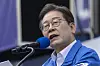 Democratic Party candidate Lee Jae-myung speaks at a campaign event in Changwon, South Gyeongsang, on May 14. [JOINT PRESS CORPS]