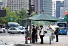 People take shelter from the heat under parasols at Gwanghwamun Square in central Seoul on July 25 as a heat wave warning remains in effect for most parts of Korea. [JOONGANG ILBO]