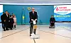 Kazakh President Kassym-Jomart Tokayev casts his vote during a referendum on the construction of a nuclear power plant, at a polling station in Astana on Sunday. [REUTERS/YONHAP]