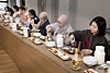 Students brew their own tea during the tea ceremony experience at the Hadong Tea Museum on Dec. 3. [PARK SANG-MOON]