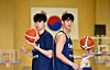 Basketball players Lee Hyun-jung, left, and Yeo Jun-seok pose during an interview with the JoongAng Ilbo at Jincheon National Training Center in Jincheon, North Chungcheong, on July 23. [JOONGANG ILBO]