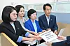From left: Reps. Yong Hae-in of the Basic Income Party, Lee Haimin of the Rebuilding Korea Party, Kim Hyun of the Democratic Party and Yoon Jong-o of the Jinbo Party submit an impeachment motion against Korea Communications Commission chief Lee Jin-sook at the National Assembly in Yeouido, western Seoul, on Thursday. [JOINT PRESS CORPS]