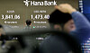 A screen in Hana Bank's trading room in central Seoul shows the Kospi opening on Nov. 21. [YONHAP]