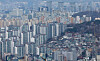 This photo taken on March 18 shows apartment complexes in Seoul. [YONHAP]