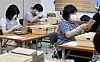 National Election Commission staff on May 31 check ballots cast during the presidential election's early voting period in Seoul. [NEWS1]