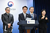 Prime Minister Kim Min-seok announces that the Korean government has won a legal battle against Lone Star Funds, a foreign private equity fund, over a past investor-state dispute settlement ruling related to its sale of Korea Exchange Bank, during a press briefing held at the government complex in central Seoul on Nov. 18. [YONHAP]