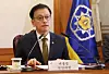 Acting President Choi Sang-mok presides over a meeting at the government complex in central Seoul on Dec. 27. [JOINT PRESS CORPS]