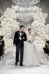 Actors Kim Woo-bin, left, and Shin Min-a tie the knot at the Shilla Hotel in Jung District, central Seoul, on Dec. 20. [AM ENTERTAINMENT]