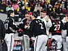 LG Twins players celebrate their 7-4 win over the Hanwha Eagles in Game 4 of the Korean Series at Daejeon Hanwha Life Ballpark in the central city of Daejeon on Oct. 30. [NEWS1]