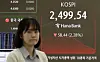 Opening market conditions for Kospi and the won-dollar exchange rate are displayed on the electronic board in the dealing room of the headquarters of Hana Bank in Jung District, central Seoul, on March 31. [NEWS1]