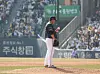 Hanwha Eagles starter Ryu Hyun-jin reacts after allowing a hit in the fourth inning of a game against the LG Twins at Jamsil Baseball Stadium in southern Seoul on Saturday. [YONHAP]