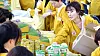 Jin Eun-jung, wife of People Power Party's candidate Han Dong-hoon, right, hands out daily necessities to marginalized elderly people in Jung District, central Seoul, on Nov. 15, 2023 [NEWS1]