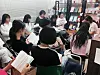 A shared reading session takes place at unmanned bookstore Poemyo (known as Siyo in Korean) in Suwon, Gyeonggi. [POEMYO]