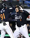 Roh Si-hwan of the Hanwha Eagles runs the bases after hitting a home run in the top of the first inning during Game Two of the 2025 Korea Series against the LG Twins at Jamsil Baseball Stadium in Seoul on Oct. 27, 2025. [YONHAP]