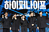 The director and cast of Disney+'s upcoming thriller series ″Hyper Knife″ pose for photos during a press conference held on March 17 at the Conrad Seoul hotel in Yeouido, western Seoul. From left are director Kim Jung-hyun and actors Yoon Chan-young, Park Eun-bin, Sul Kyung-gu and Park Byung-eun. [NEWS1]