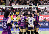 The Heungkuk Life Insurance Pink Spiders celebrate after winning a V League game against Suwon Hyundai Engineering & Construction Hillstate at Suwon Gymnasium in Suwon, Gyeonggi on Monday. [NEWS1]