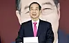 Former Prime Minister Han Duck-soo announes his decision to withdraw his candidacy at his campaign office in Yeouido, western Seoul on May 11. [JOONGANG ILBO]