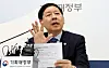 Finance Minister Koo Yun-cheol answers questions from reporters during a press briefing at the Government Complex Sejong in Sejong on Nov. 19. [NEWS1]