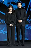 Actors Park Eun-bin, left, and Sul Kyung-gu pose for photos during the press conference held on March 17 at the Conrad Seoul hotel in Yeouido, western Seoul. [NEWS1]