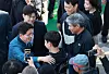 People Power Party presidential candidate Kim Moon-soo greets supporters during of his visit to Jangja Village, a Hansen’s disease settlement in Sinbuk-myeon, Pocheon, Gyeonggi, on May 4. [YONHAP]