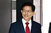 Former Labor Minister Kim Moon-soo arrives at the City Hall in central Seoul on April 16. [KIM JONG-HO]