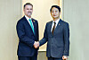 Minister of Industry Ahn Duk-geun, right, and U.S. Trade Representative Jamieson Greer, left, shake hands during a meeting at the Jeju International Convention Center in Jeju on May 16. [NEWS1]