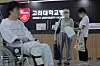 Patients inside Korea University Anam Hospital in Seongbuk District in central Seoul on Monday [YONHAP]