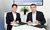 Oh Jong-hoon, left, head of the predictive maintenance team at Korean Air, and Fabrice Villaume, head of Airbus' growth and innovation division, at a partnership signing ceremony in London, on Oct. 16. [KOREAN AIR]