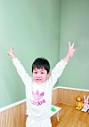 Lee Ji-han, a five-year-old boy diagnosed with acute lymphoblastic leukemia, poses for a photograph. [JOONGANG ILBO]