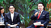 President Yoon Suk Yeol, right, speaks with Japanese Prime Minister Fumio Kishida at a forum at Stanford University in California on Nov. 17, 2023. The event was organized on the sidelines of an Asia-Pacific Economic Cooperation leaders' meeting. [YONHAP]