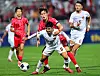 Korea's Kang Seong- jin, behind, vies with Indonesia's Witan Sulaeman during the quarterfinal at the U-23 AFC Asian Cup Qatar in Doha, Qatar on April 25. [XINHUA/YONHAP]