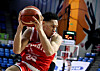 Basketball player Eddie Daniels of Seoul SK Knights is seen grabbing the ball during a match against Wonju DB at Jamsil Indoor Stadium in Songpa District, southern Seoul on Jan. 13. [NEWS1]