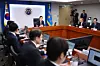 President Lee Jae Myung presides over a senior secretaries’ meeting at the presidential office in Yongsan on Nov. 13. [YONHAP]