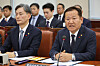 Minister of the Interior and Safety Lee Sang-min speaks on the circumstances surrounding the declaration of martial law at a parliamentary public administration and security committee at the National Assembly in western Seoul Thursday. [YONHAP]