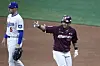 Kiwoom Heroes' Choi Joo-hwan celebrates after getting a timely hit in the bottom of the fourth inning during the exhibition game against the Los Angeles Dodgers at Gocheok Sky Dome in western Seoul on Sunday. [YONHAP]