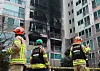 Firefighters at the scene where a fire broke out at an apartment complex in Dobong District, Seoul, on Monday. [YONHAP]