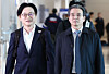National policy director Kim Yong-beom, right, and Industry Minister Kim Jung-kwan walk through the departure gate at Incheon International Airport’s Terminal 2 on Oct. 22 before departing for Washington for additional talks on Korea-U.S. tariff negotiations. [NEWS1]