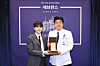 Suga of boy band BTS poses for photos with Keum Ki-chang, president and CEO of Yonsei University Health System, at the Severance Hospital in western Seoul. [SEVERANCE]